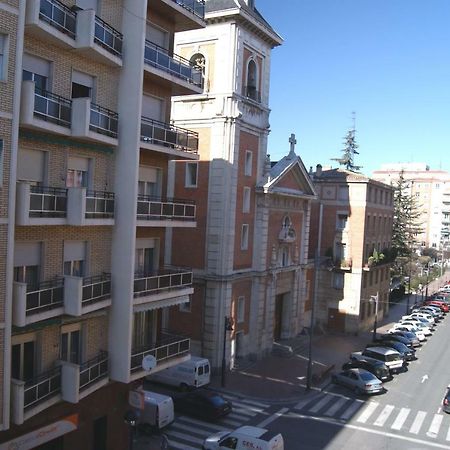 Calfred Junto A Parque Gallarza Logrono Bagian luar foto