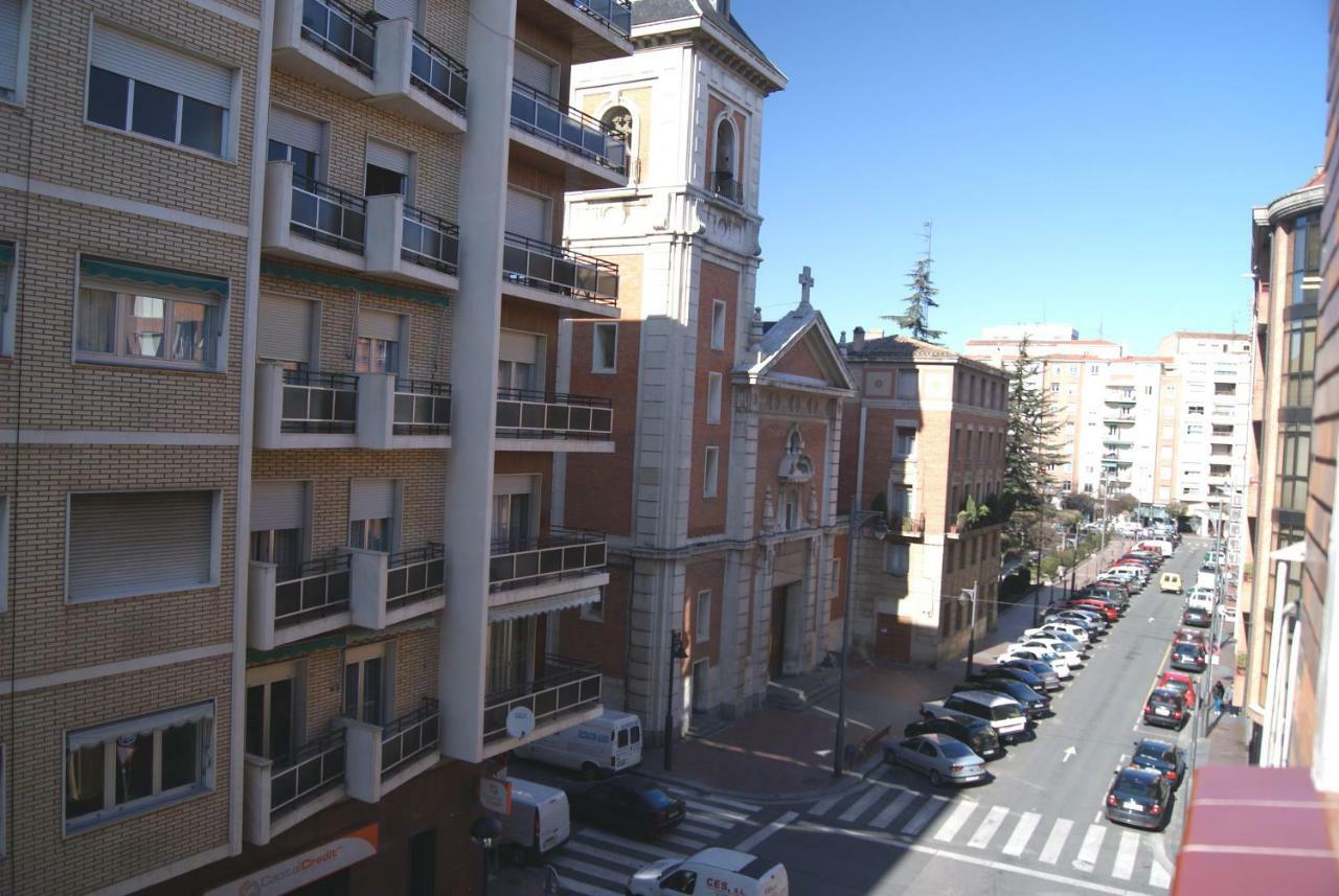 Calfred Junto A Parque Gallarza Logrono Bagian luar foto